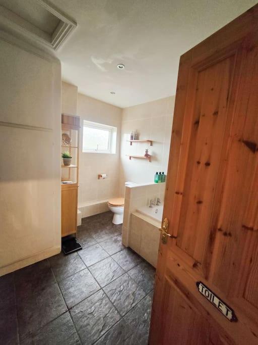 Sofia's Place - Entire 3bedroom House With Mezzanine Apartment *